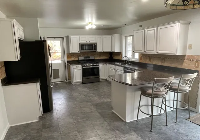 Photo 3 of Sale Pending at 124 Long Ln, Bloomingburg, NY 12721 | MLS# 1010199 | Listing updated on 2026-09-02