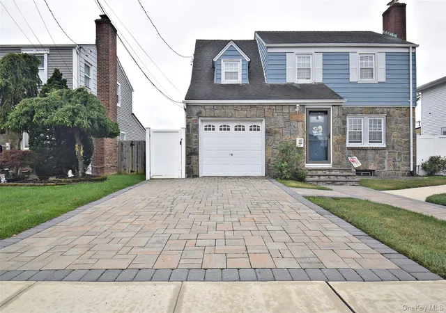 2nd image of 1020 Garden Pl, Hempstead, NY 11510 | MLS# 1010200
