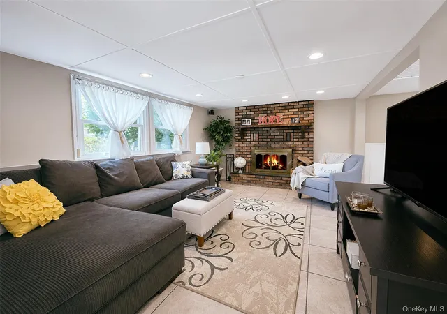 2nd image of 15 Cabin Ln, East Setauket, NY 11733 | MLS# 1010204