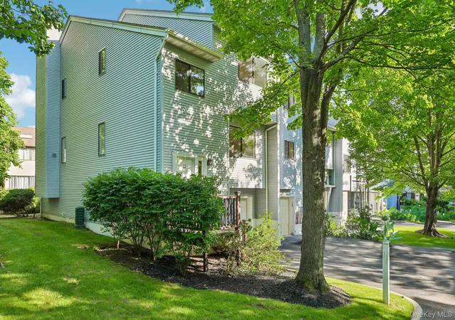 Homes for sale in Clarkstown, NY | 12 Evan Ct, Clarkstown, NY 10954 | MLS# 1010221