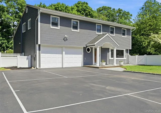2nd image of 10 Mansfield Ln S, East Northport, NY 11731 | MLS# 1010222