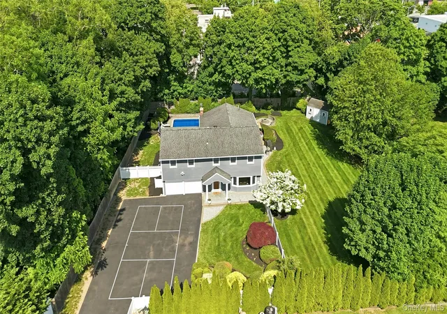 3rd image of 10 Mansfield Ln S, East Northport, NY 11731 | MLS# 1010222