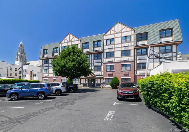 Photo 3 of Sale Pending at 55 Clinton Ave #401, Rockville Centre, NY 11570 | MLS# 1010242 | Listing updated on 2026-07-23