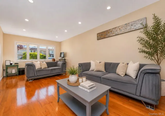 2nd image of 426 N Corona Ave #7, Valley Stream, NY 11580 | MLS# 1010270