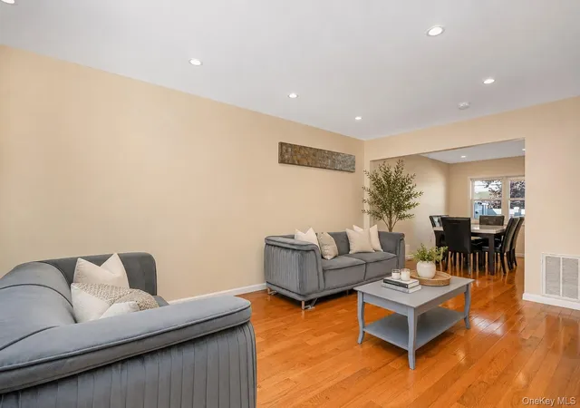 3rd image of 426 N Corona Ave #7, Valley Stream, NY 11580 | MLS# 1010270