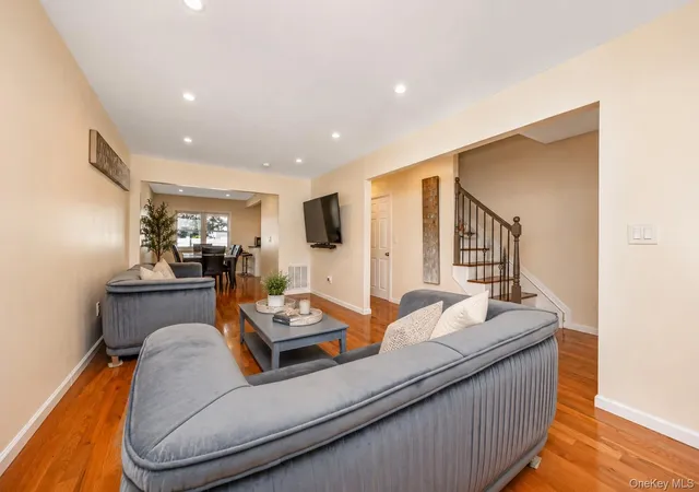 4th image of 426 N Corona Ave #7, Valley Stream, NY 11580 | MLS# 1010270