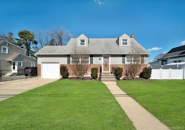 2nd image of 54 Cypress Ave, Oyster Bay, NY 11714 | MLS# 1010309
