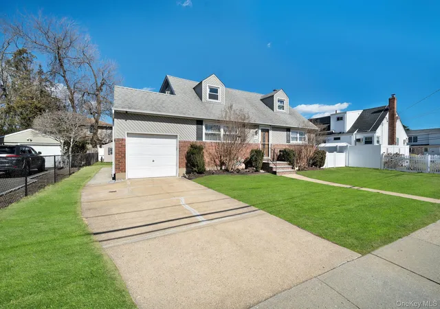 4th image of 54 Cypress Ave, Oyster Bay, NY 11714 | MLS# 1010309
