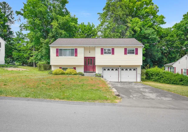 Homes for sale in Poughkeepsie (town), NY | 8 Ricky Ln, Poughkeepsie (town), NY 12601 | MLS# 1010313