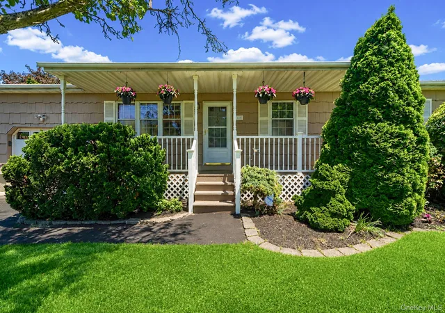 4th image of 100 Donna Dr, Riverhead, NY 11933 | MLS# 1010341