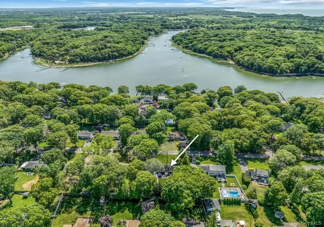 Homes for sale in Southold, NY | 530 Woodcliff Dr, Southold, NY 11952 | MLS# 1010344