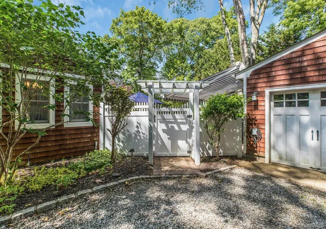 Homes for sale in Southold, NY | 530 Woodcliff Dr, Southold, NY 11952 | MLS# 1010344