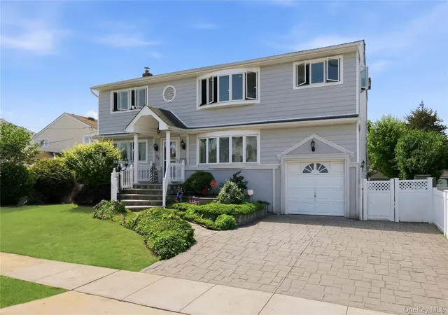 2nd image of 20 Elm St, Oyster Bay, NY 11758 | MLS# 1010348