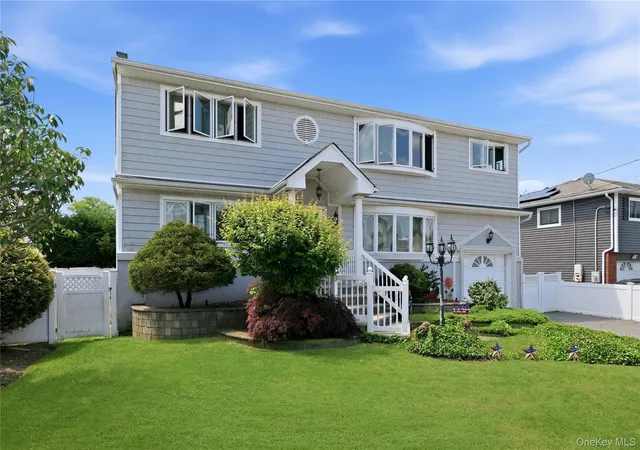 3rd image of 20 Elm St, Oyster Bay, NY 11758 | MLS# 1010348