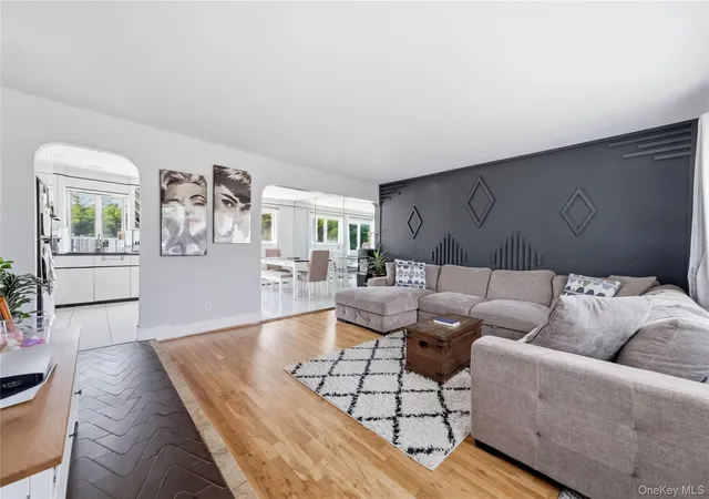 5th image of 20 Elm St, Oyster Bay, NY 11758 | MLS# 1010348