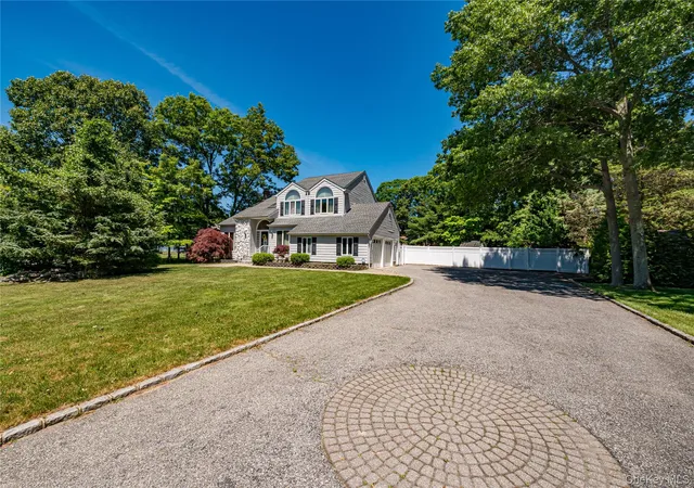2nd image of 11 Annemarie Dr, Smithtown, NY 11780 | MLS# 1010352