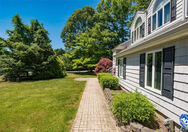 3rd image of 11 Annemarie Dr, Smithtown, NY 11780 | MLS# 1010352