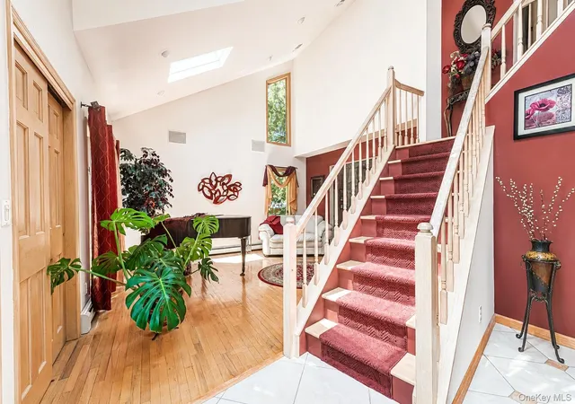 5th image of 11 Annemarie Dr, Smithtown, NY 11780 | MLS# 1010352