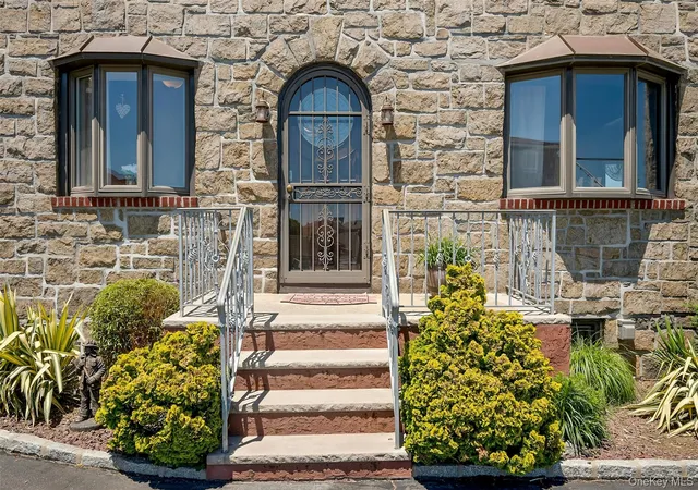 Photo 3 of Single family home for sale at 3111 Dare Pl, New York, NY 10465 | MLS# 1010357 | Listing updated on 2026-09-29