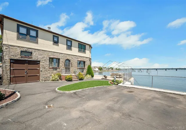 Photo 4 of Single family home for sale at 3111 Dare Pl, New York, NY 10465 | MLS# 1010357 | Listing updated on 2026-09-29