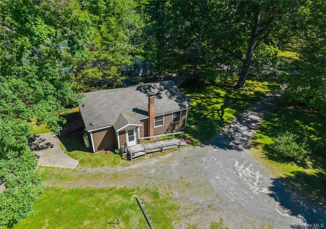 17th image of 35 Pidgeon Hill Rd, Huntington, NY 11746 | MLS# 1010360