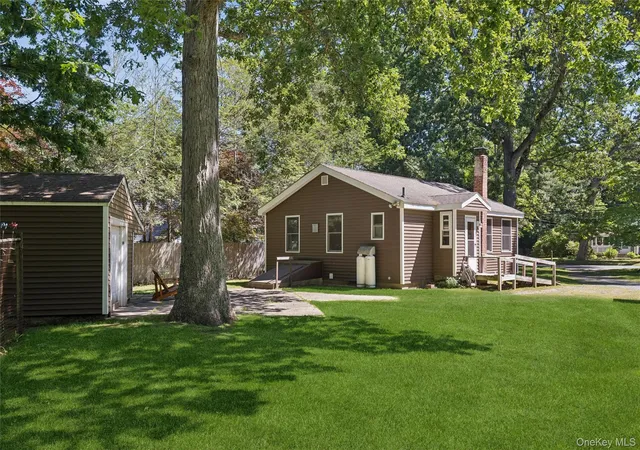 4th image of 35 Pidgeon Hill Rd, Huntington, NY 11746 | MLS# 1010360