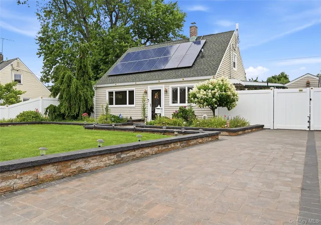 2nd image of 16 Harrow Ln, Hempstead, NY 11756 | MLS# 1010363