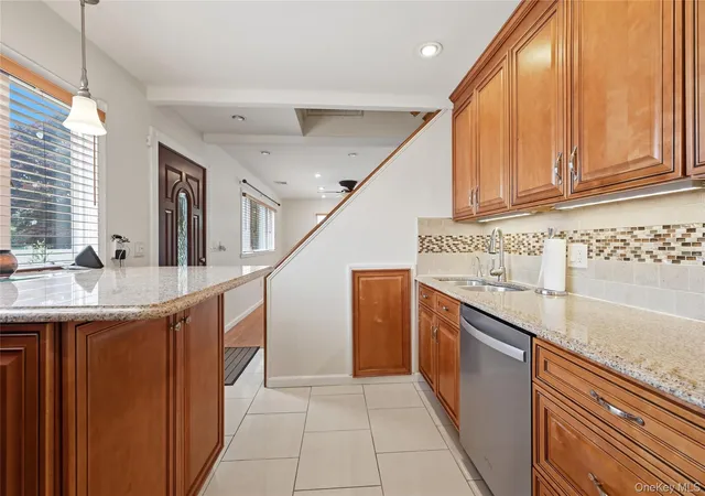 3rd image of 16 Harrow Ln, Hempstead, NY 11756 | MLS# 1010363