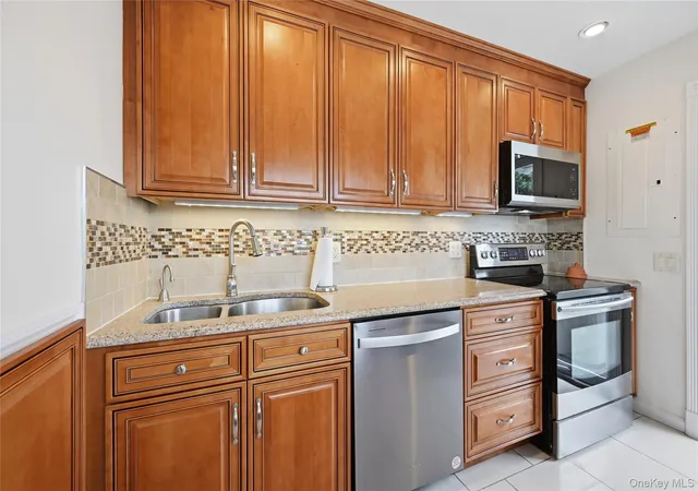 4th image of 16 Harrow Ln, Hempstead, NY 11756 | MLS# 1010363