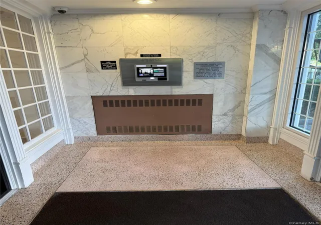 3rd image of 14930 88th St, New York, NY 11414