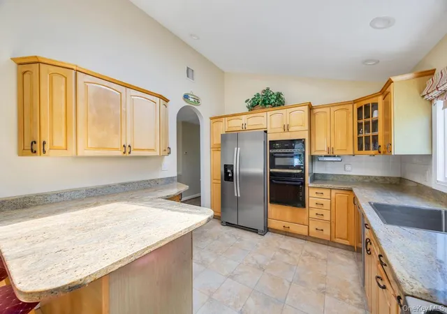 4th image of 25 Laurel Pl, Oyster Bay, NY 11714 | MLS# 1010397