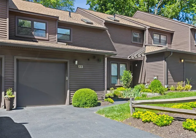 Homes for sale in Ossining, NY | 122 Woods Brooke Cir, Ossining, NY 10562 | MLS# 1010405