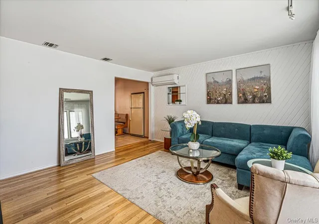 5th image of 226 Margaret Dr, Hempstead, NY 11554 | MLS# 1010406