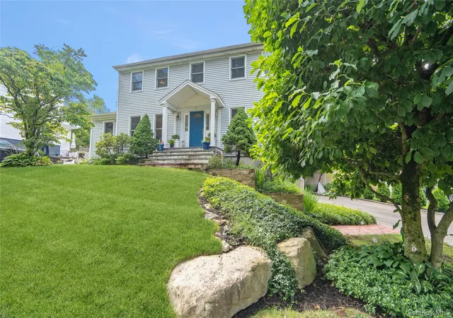 Photo 2 of Single family home for sale at 6 Cedar Ave, Oyster Bay, NY 11560 | MLS# 1010411 | Listing updated on 2026-08-30