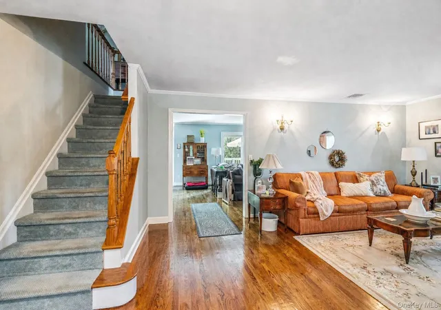 Photo 3 of Single family home for sale at 6 Cedar Ave, Oyster Bay, NY 11560 | MLS# 1010411 | Listing updated on 2026-08-30