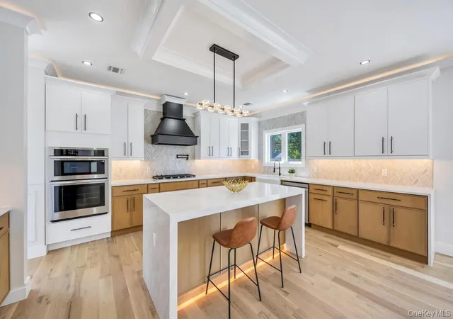 Photo 3 of Single family home for sale at 8 Table Ln, Oyster Bay, NY 11801 | MLS# 1010417 | Listing updated on 2026-10-07