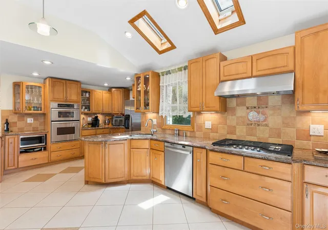 3rd image of 307 Hughes St, Hempstead, NY 11710 | MLS# 1010421
