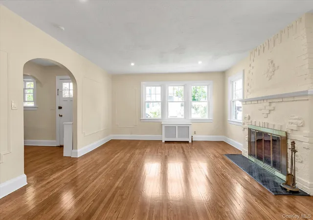 2nd image of 15 Hampton Rd, Lynbrook, NY 11563 | MLS# 1010433