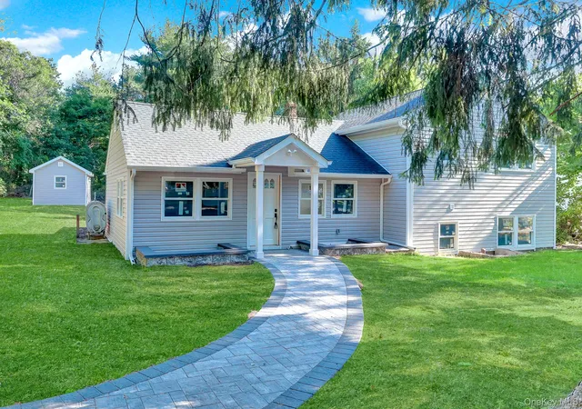 3rd image of 85 Hawthorne St, Selden, NY 11784 | MLS# 1010442