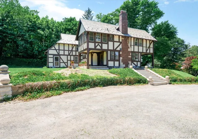 3rd image of 51 Crescent Rd, North Hempstead, NY 11050 | MLS# 1010466
