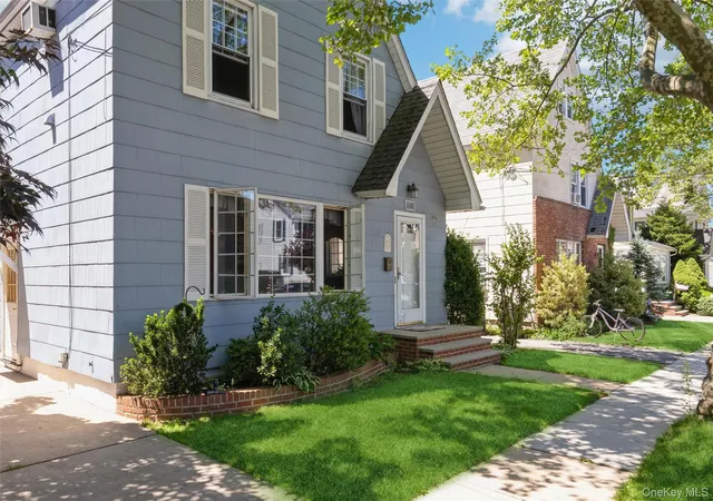 Homes for sale in North Hempstead, NY | 110 Yale St, North Hempstead, NY 11596 | MLS# 1010467