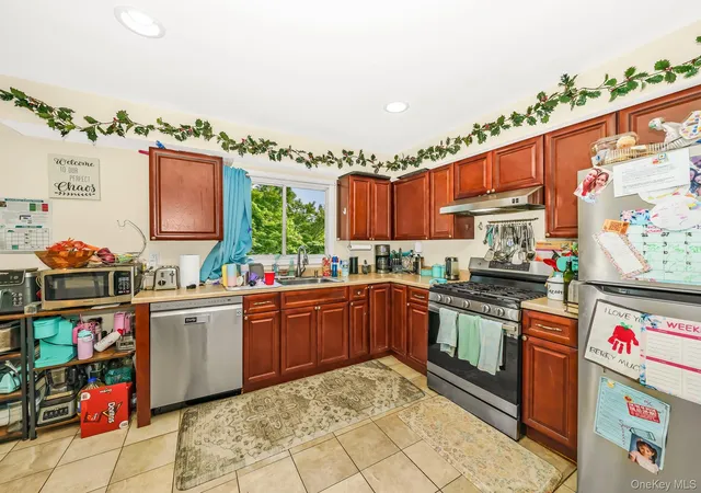 5th image of 733 14Th St, West Babylon, NY 11704 | MLS# 1010469