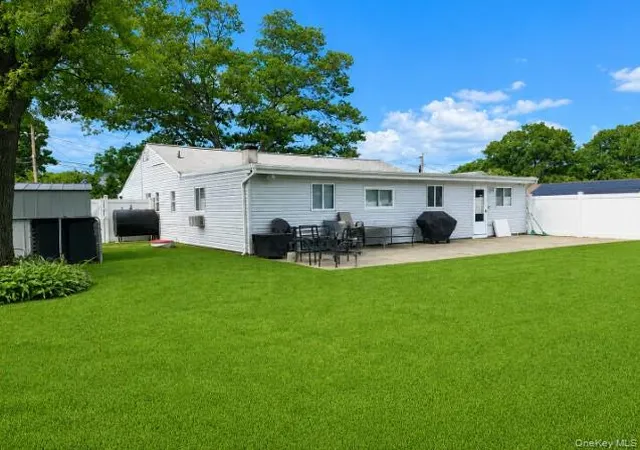 17th image of 2 Comet Rd, Selden, NY 11784 | MLS# 1010480