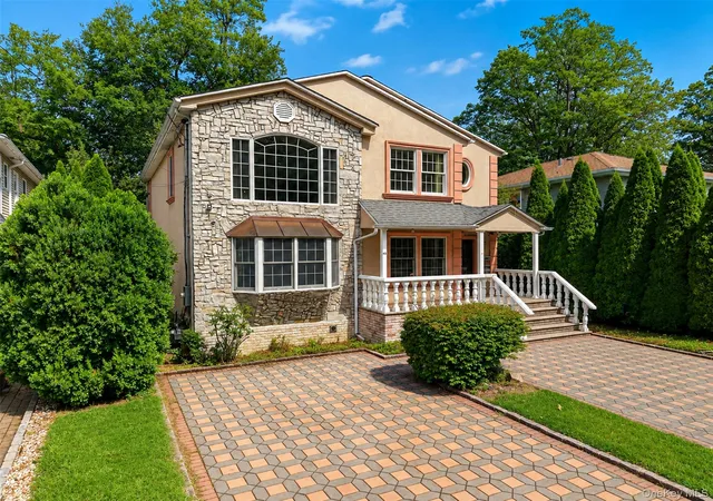 Photo 1 of Single family home for sale at 45 Yennicock Ave, Port Washington, NY 11050 | MLS# 1010494 | Listing updated on 2026-09-28