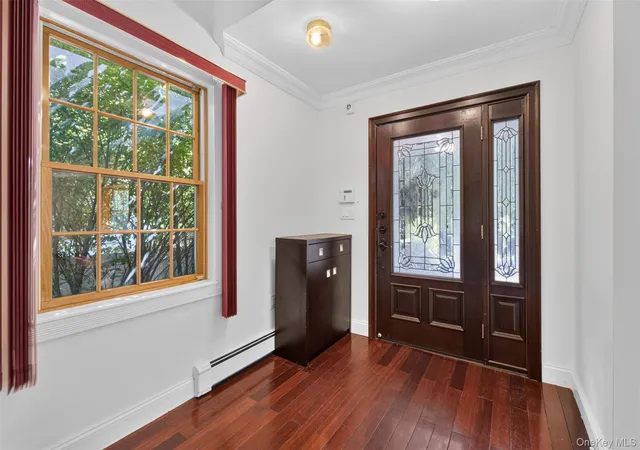 Photo 3 of Single family home for sale at 45 Yennicock Ave, Port Washington, NY 11050 | MLS# 1010494 | Listing updated on 2026-09-28