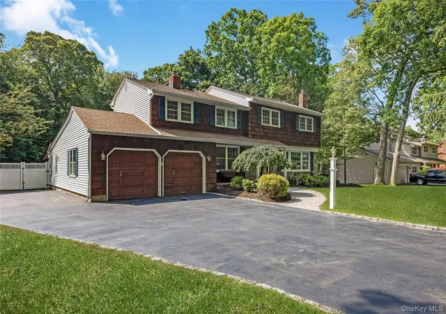 2nd image of 28 Cygnet Dr, Smithtown, NY 11787 | MLS# 1010498