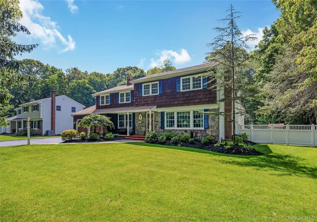3rd image of 28 Cygnet Dr, Smithtown, NY 11787 | MLS# 1010498