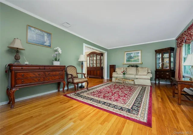 5th image of 28 Cygnet Dr, Smithtown, NY 11787 | MLS# 1010498