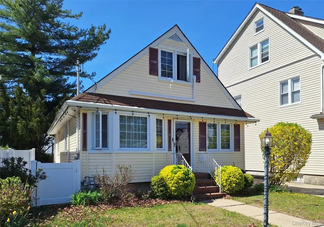 3rd image of 184 E Chester St, Hempstead, NY 11580 | MLS# 1010560
