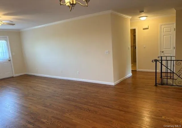 3rd image of 11 Harbour Ln #1B, Oyster Bay, NY 11771 | MLS# 1010580